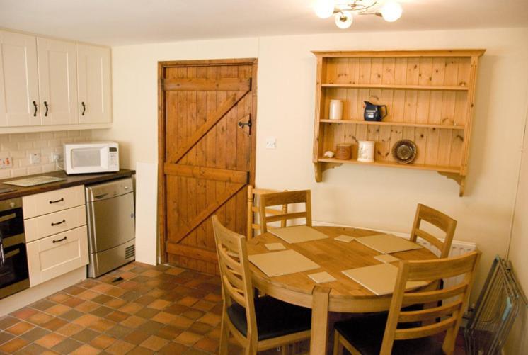 Slieve Donard Cottage Widows Row Cottages Ньюкасл Экстерьер фото